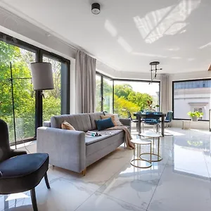 Modern View Of Planty Park Apartment